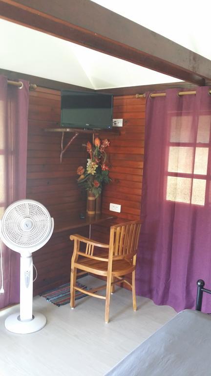 Raiatea Airport Bungalow Uturoa Exterior photo